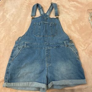 Great condition Woman’s size large overall shorts with  pockets